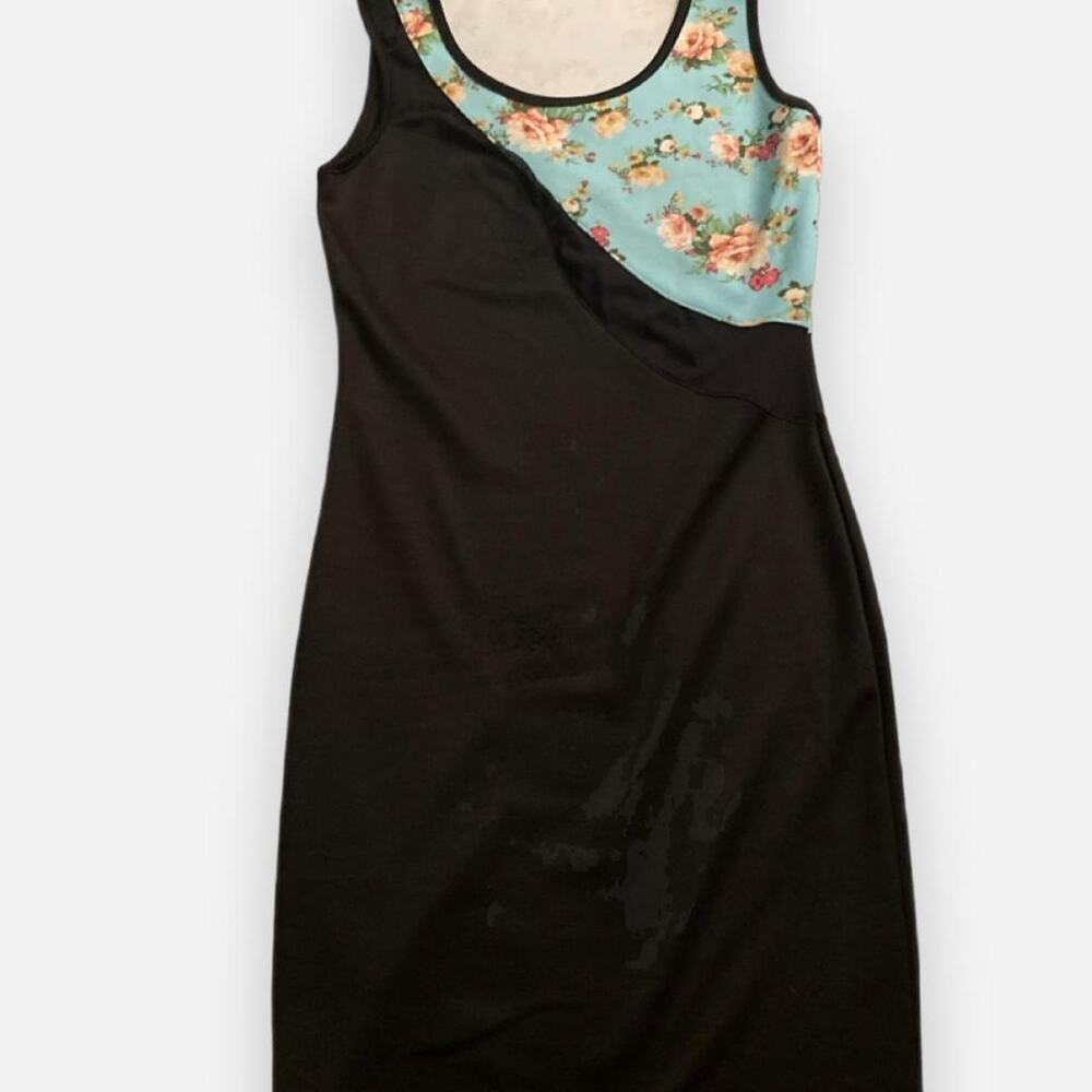 Unique 21 asymmetric floral panel